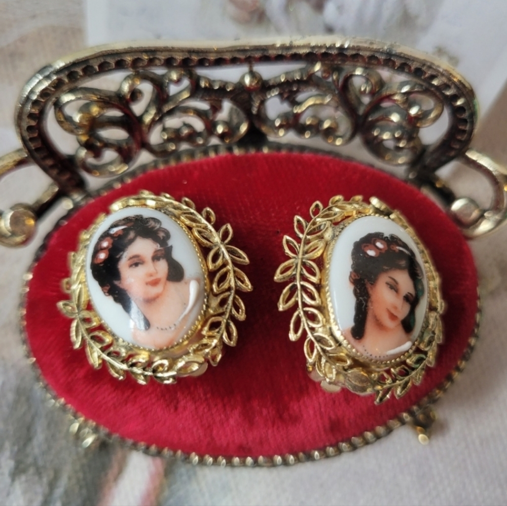 Vintage Whiting & Davis Clip-On Earrings ~ Hand-painted Cameo Limoges, France